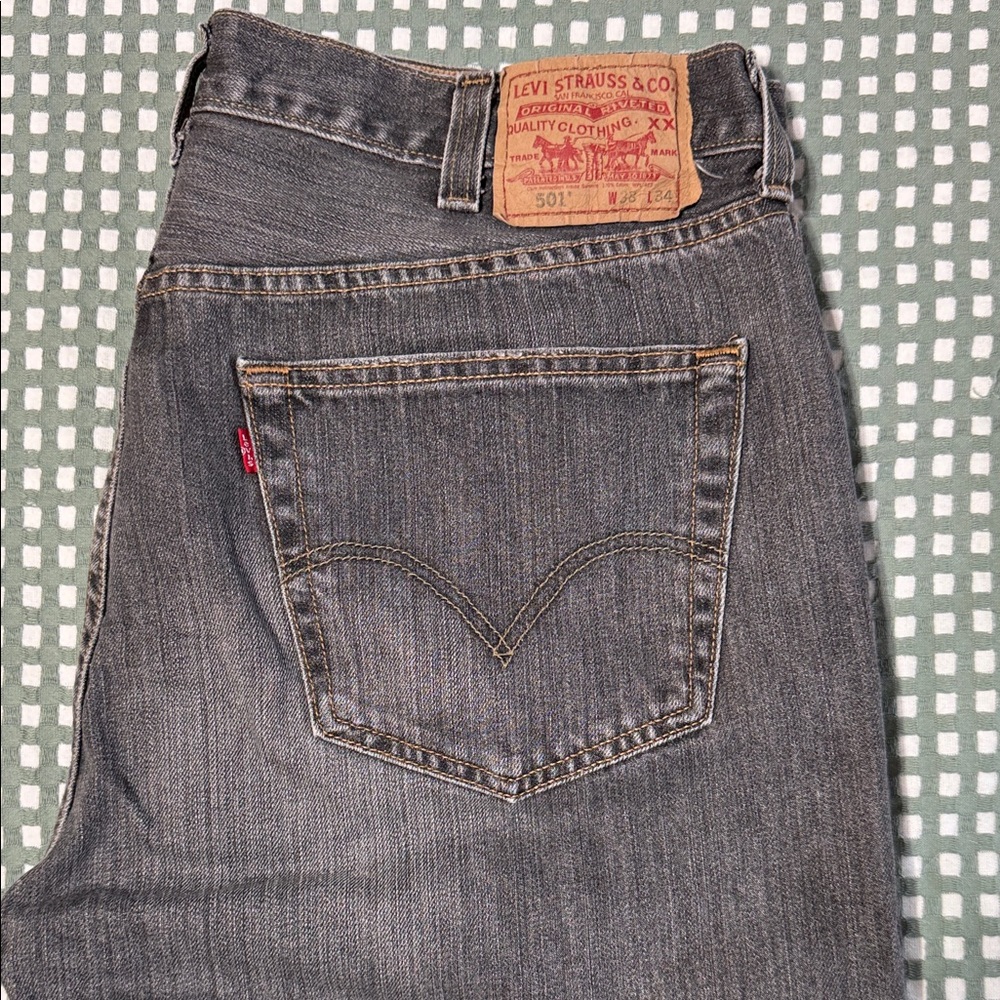 Levi's Classic 501 Straight Men's Jeans distress washed black/grey.